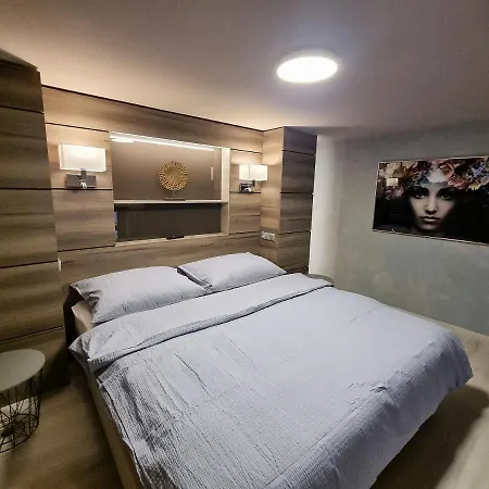 Apartmany Etenia Kadan Exterior photo