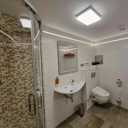 Apartmany Etenia Kadan Exterior photo