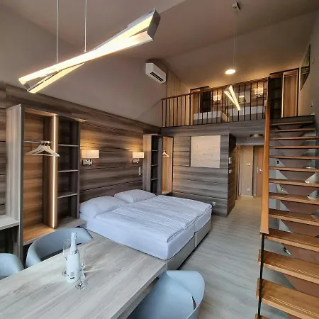 Apartmany Etenia Kadan Exterior photo